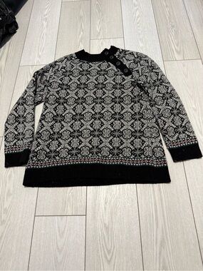 L.L. Bean vintage wool sweater medium black white snowflakes cozy knit casual